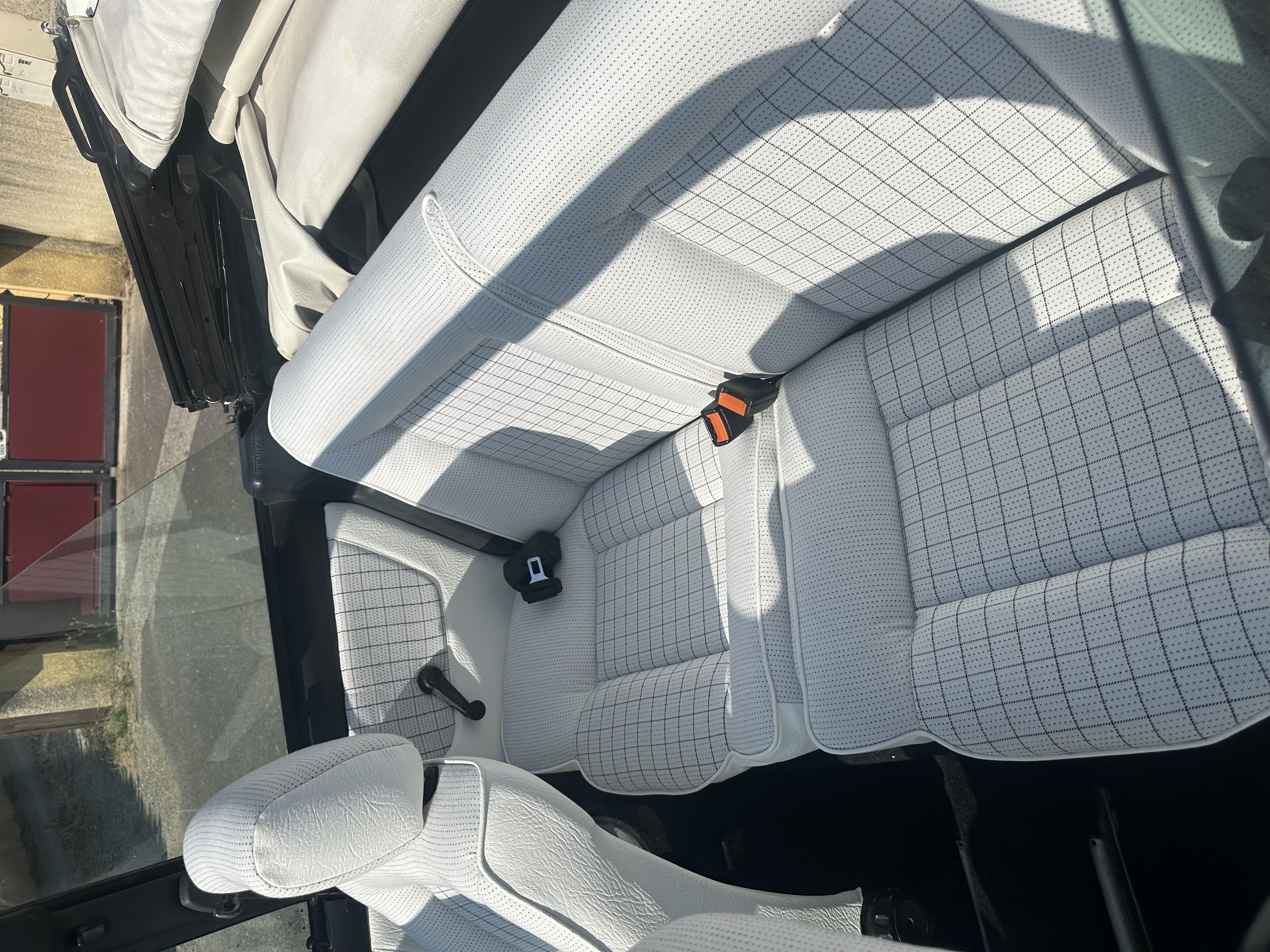 Sièges véhicule restauré